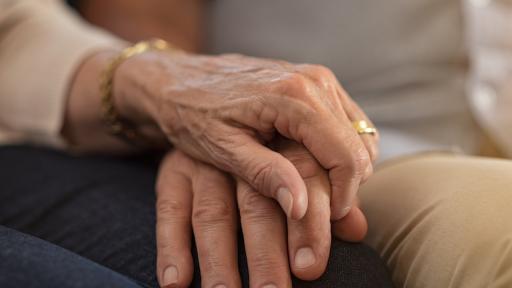  <p><strong>Докато гибелта ги раздели:</strong> една същинска история за любовта</p> 