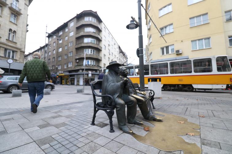 славейков статуя бастун площад
