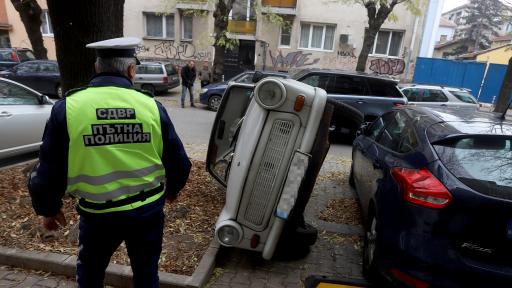  Шофьор обърна кола, с цел да си освободи място за паркиране 
