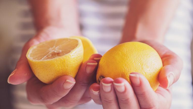Лимонът – безценният плод за тялото и домакинството