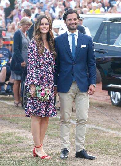 <p><strong>Принц Карл Филип</strong></p>

<p>Шведският принц има двама синове със съпругата принцеса София: принц Александър, херцог на Седерманланд, който е роден през 2016 г., и принц Габриел, херцог на Даларна, който се роди през 2017 г.</p>