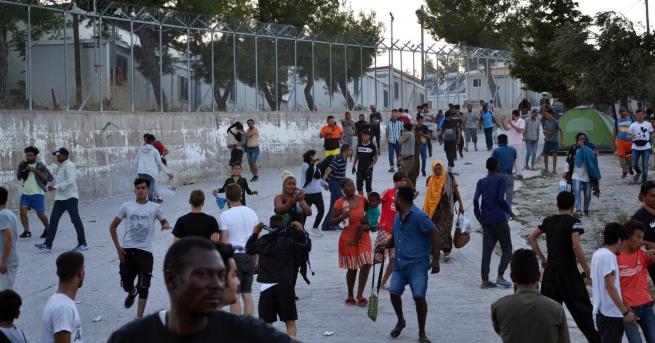 Свят Гърция закрива трите най големи мигрантски лагери на островите Новото