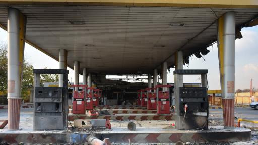  Убити, запалени здания и репресии – Иран пред вътрешна рецесия 