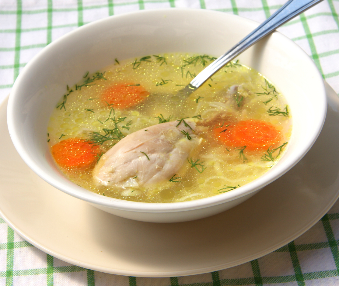 <p><strong>Домашно пилешко месо</strong></p>

<p>Пилешката супа помага за подобряване на симптомите на настинка. Месото от домашните птици, като пилешкото и пуешкото, е с високо съдържание на витамин В-6. Той е важен за образуването на нови и здрави червени кръвни клетки.</p>