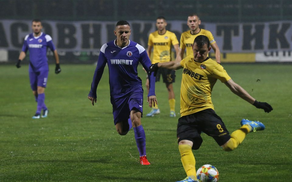 Ботев Пловдив приема Етър в двубой от 9-ия кръг на