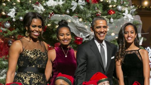  <p><strong>Порасналите момичета</strong> на мама и баща - Малия и Саша&nbsp;</p> 