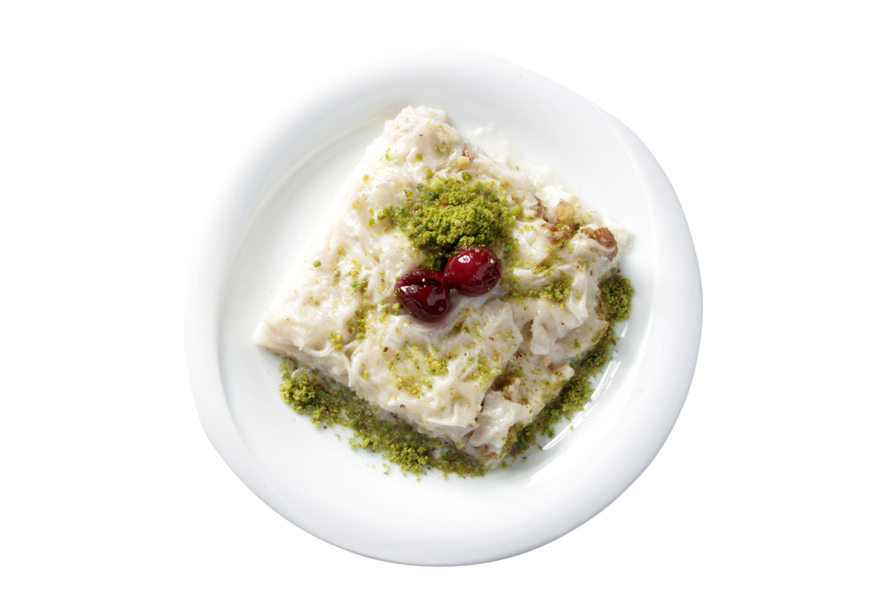 <p><strong>Гюллач</strong></p>

<p>Това е един лек и приятен десерт, смятан за един от символите на османското сладкарство. Някой го считат дори за първообраза на баклавата. През 16 в. той е толкова скъп, че само най-богатите домове в Османската империя успяват да си го позволят. В съвременна Турция този десерт е сезонен и се поднася основно за Рамадан.&nbsp;</p>