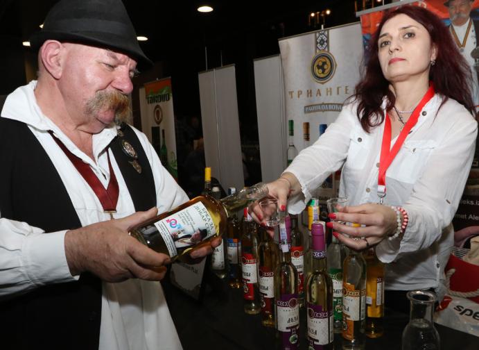  ракия фест спиртни питиета коняк узо ципуро 