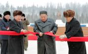  <p>Ким Чен-ун откри град, &bdquo;въплъщение на<strong> модерната цивилизация&rdquo;</strong></p> 