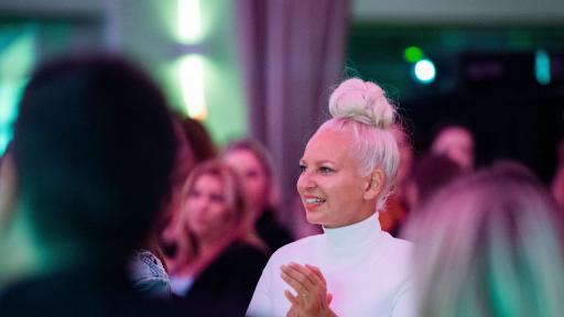  <p>Коя&nbsp;е <strong>жената, платила сметките</strong> на всички в магазина</p> 