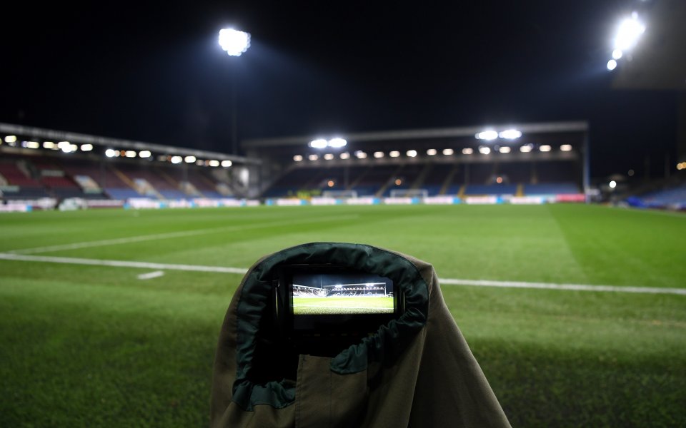 Отборът на Бърнли посреща шампионът Манчестър Сити от 22:15 часа