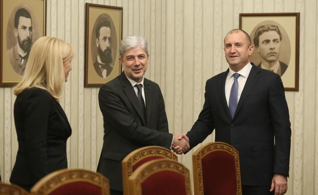  Румен Радев се срещна с министрите на околната средаи водитв Нено Димов, на стопанската система Емил Караниколов, на РРБ Петя Аврамова, и други по отношение на рецесията във водния бранш. 