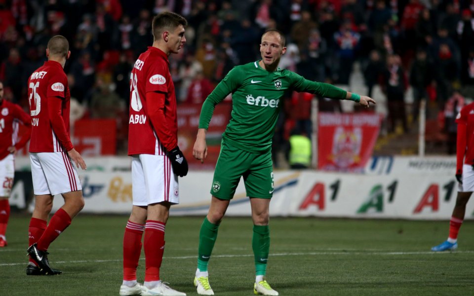 Защитникът на ЦСКА Пламен Гълъбов обяви, че "червените" играят добре