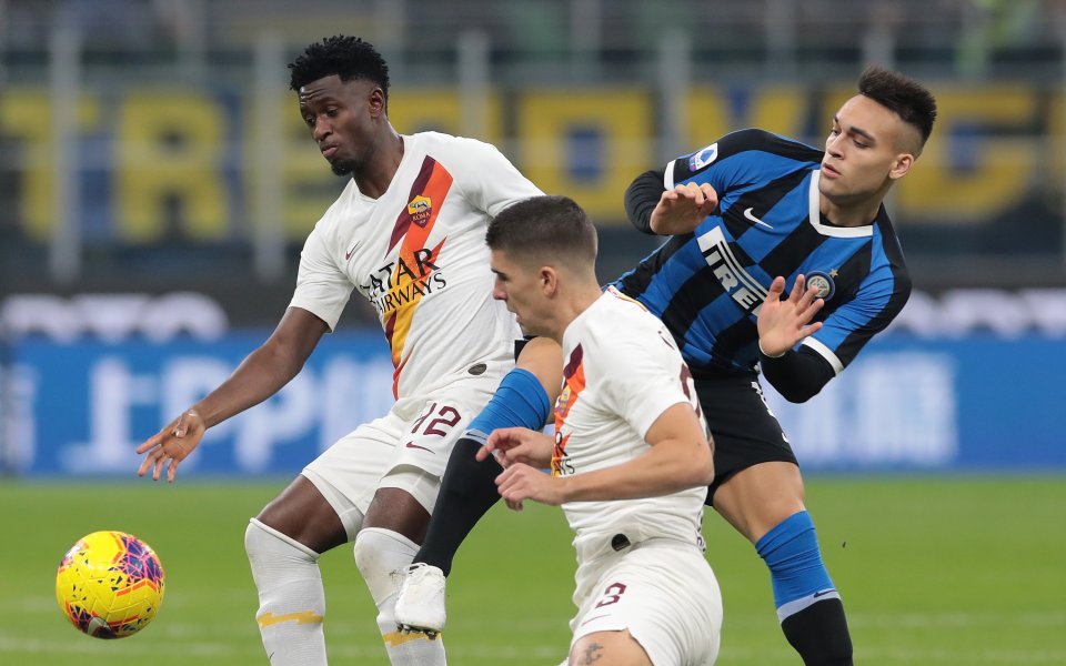Отборите на Интер и Рома играят при резултат 0:0 в