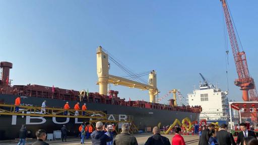  БМФ с нов 45 500-тонен моторен транспортен съд 