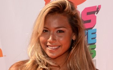 Професионалната сърфистка Тиа Бланко набира все повече популярност по света