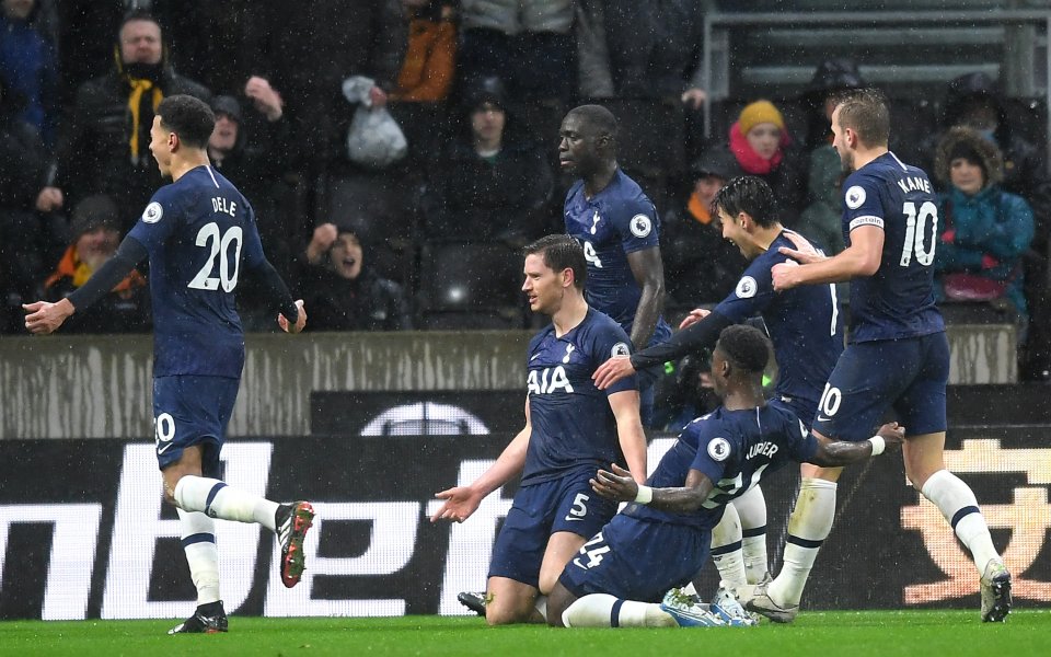 Отборът на Тотнъм постигна безценен късен успех с 2:1 при