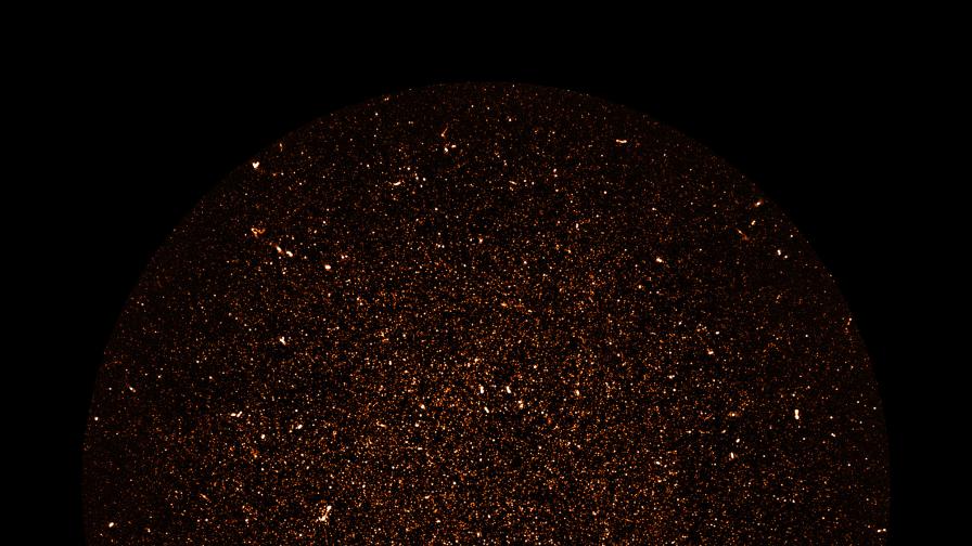 Учени заснеха хиляди галактики от ранната Вселена
