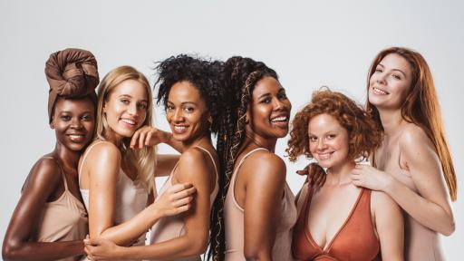  <p><strong>Различни</strong>, само че <strong>модерни</strong></p> 