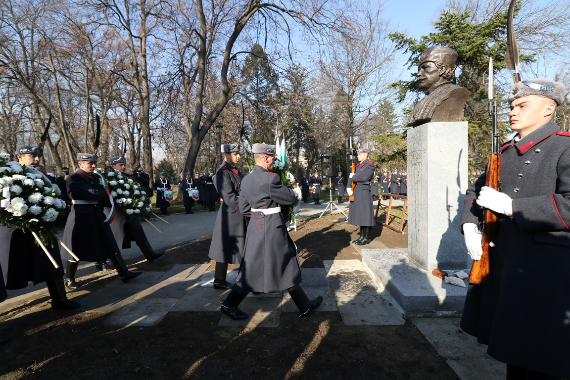 <p>Паметник на Капитан Петко войвода беше открит в Алеята на бележитите българи в Борисовата градина в София. Тази година се отбелязват 175 години от рождението на изтъкнатия революционер и защитник на тракийската кауза.</p>