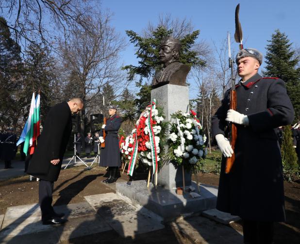 Паметник Капитан Петко войвода Алеята на бележитите българи Борисовата градина