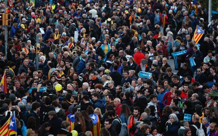 Многохиляден протест блокира 