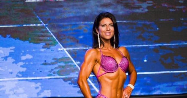 България Различното лице на фитнеса в България Деница е състезал