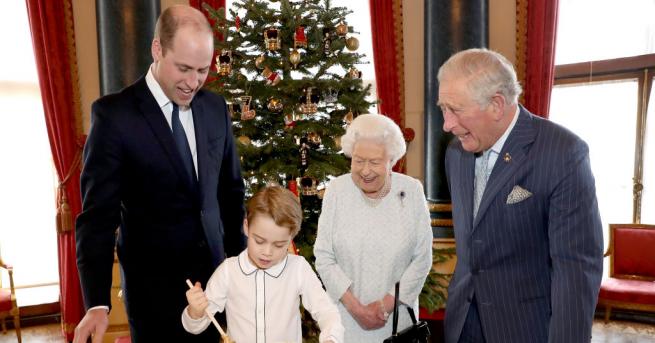 Коледният дух е обзел целия свят включително кралското семейство Принц