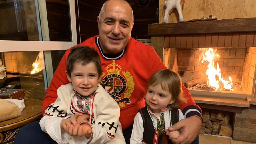  Борисов, Радев и Нинова, какво пожелаха за Коледа 