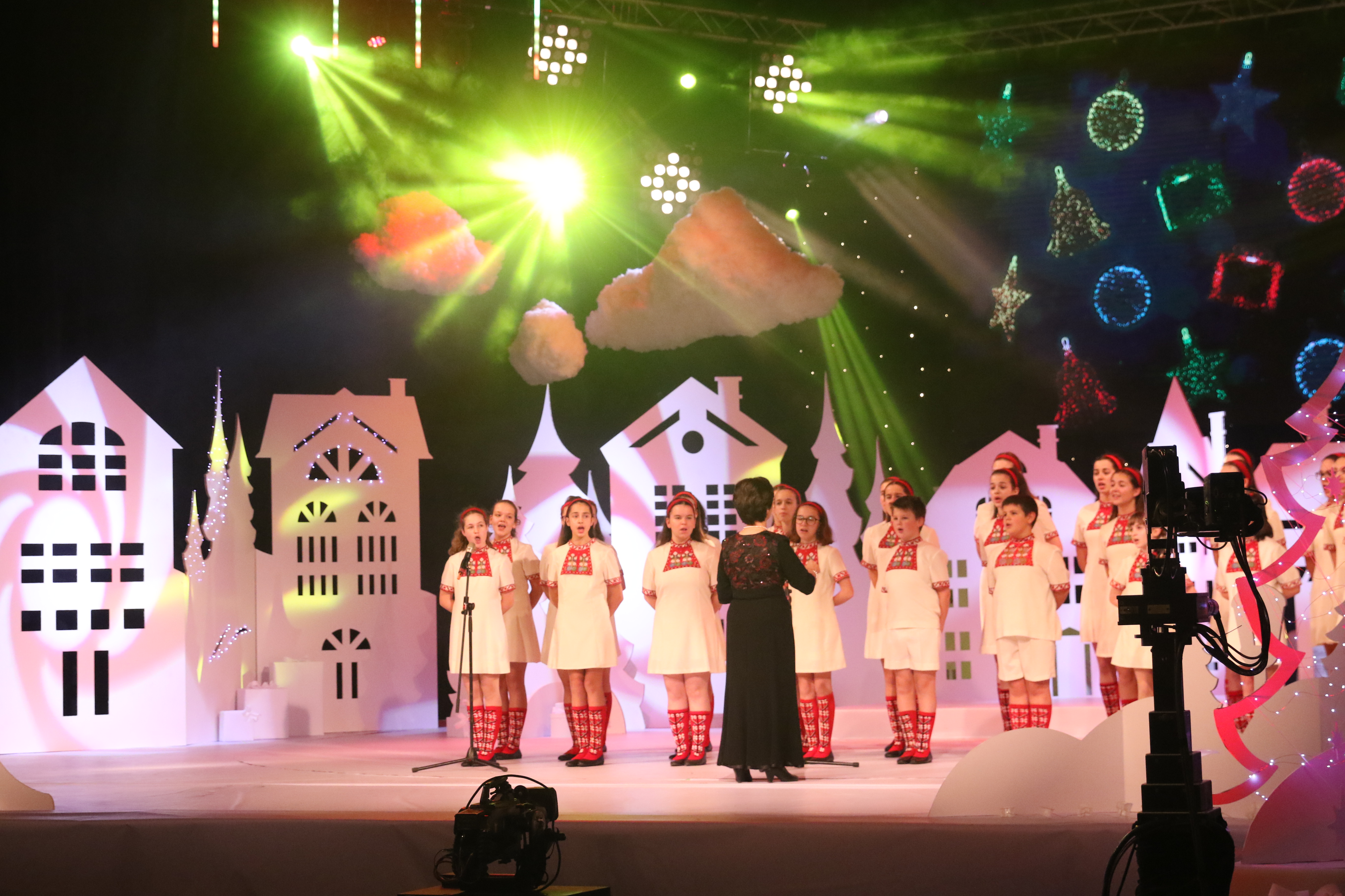 За 17-та поредна година се провежда благотворителният концерт "Българската Коледа" под патронажа на президента Румен Радев.
