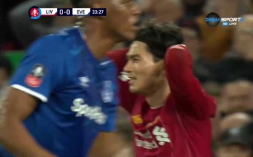 Ливърпул и Евертън се оттеглиха на почивката при нулево равенство