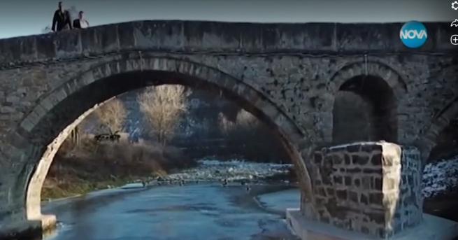 България Обезобразиха моста на Кольо Фичето в Дряново В навечерието