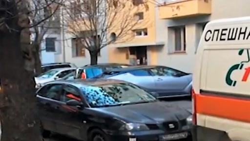  Скандал, госпожица пусна стоповете и блокира кола за спешна помощ 