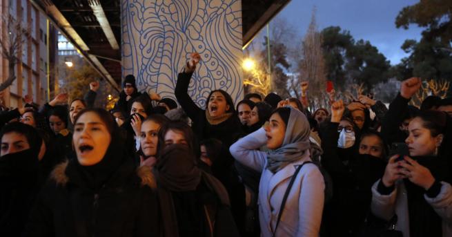 Свят Нови бунтове раздират Иран Демонстрантите в столицата Техеран и