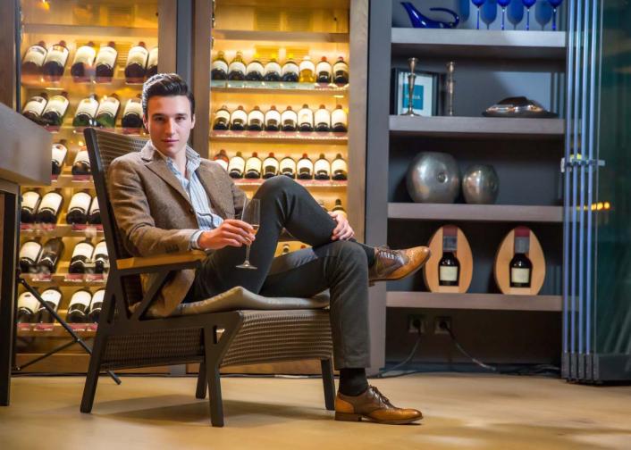  Мони Демиров артист модел Demirov Studios 