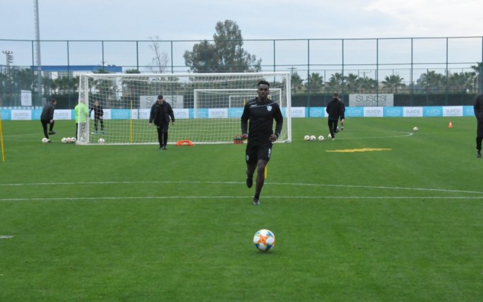 Френският защитник Теди Мезаг се придъедини към лагера на Берое