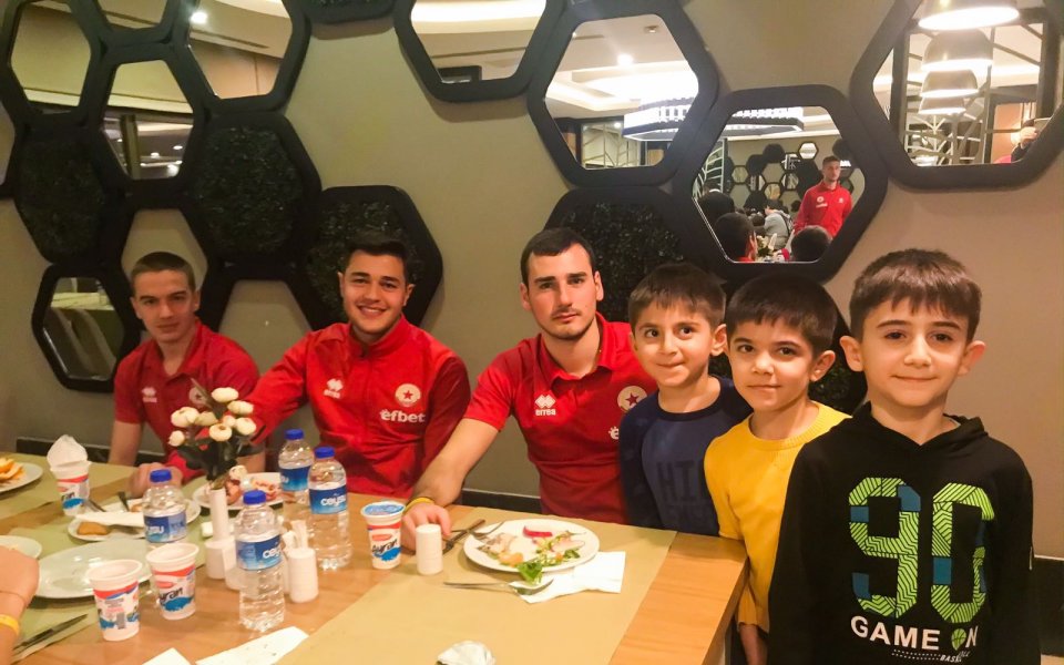 ЦСКА 1948 се израдва на слънчев втори ден в Анталия.