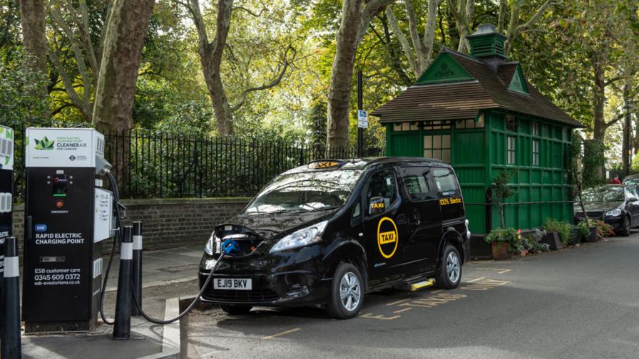 Една от емблемите на Лондон вече не е това, което беше. Част от черните таксита вече са електрически ванове.