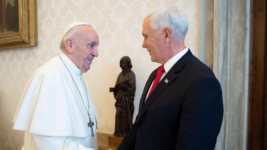  Майк Пенс към папа Франциск: Вие ме направихте воин вкъщи 