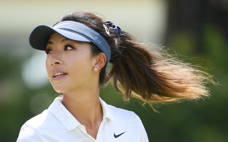 Тя е млада, красива и богата. Тя е огнена, екзотична