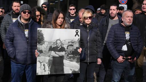  <p>Фенове стачкуваха пред гръцкото посолство в София</p> 