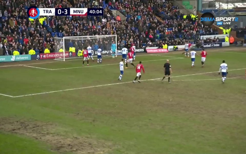 В 41-ата минута и Фил Джоунс се разписа, след като