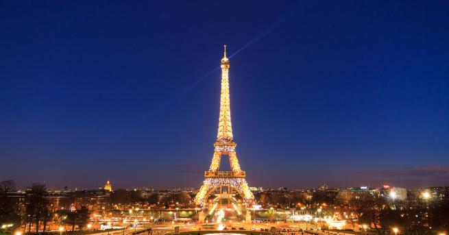 Любопитно 1 часа сутринта най доброто време да видите Айфеловата