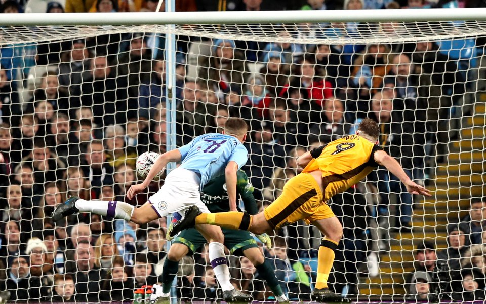 Нападателят на Порт Вейл Том Поуп е бил глобен от