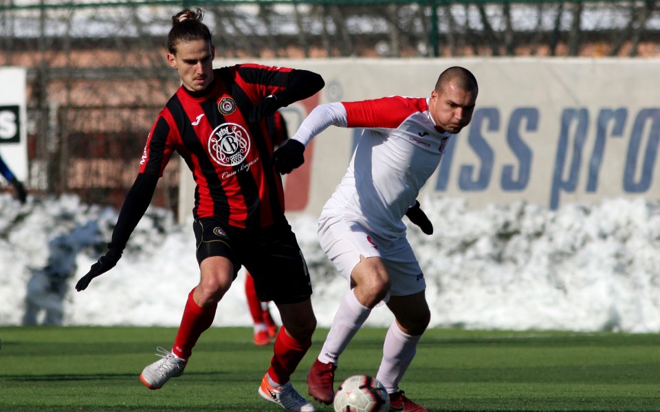 Локомотив София победи Кариана Ерден с 3:0 в последната си