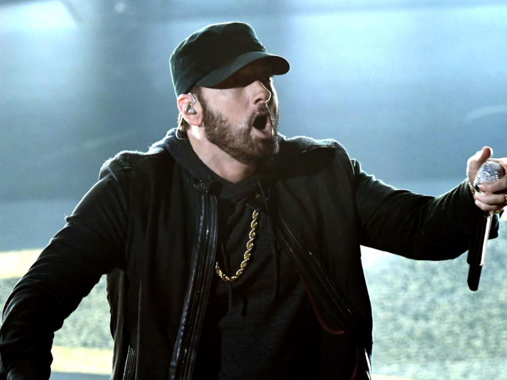 Фалшив некролог за изкривеното рап алтер его на 51 годишния Еминем