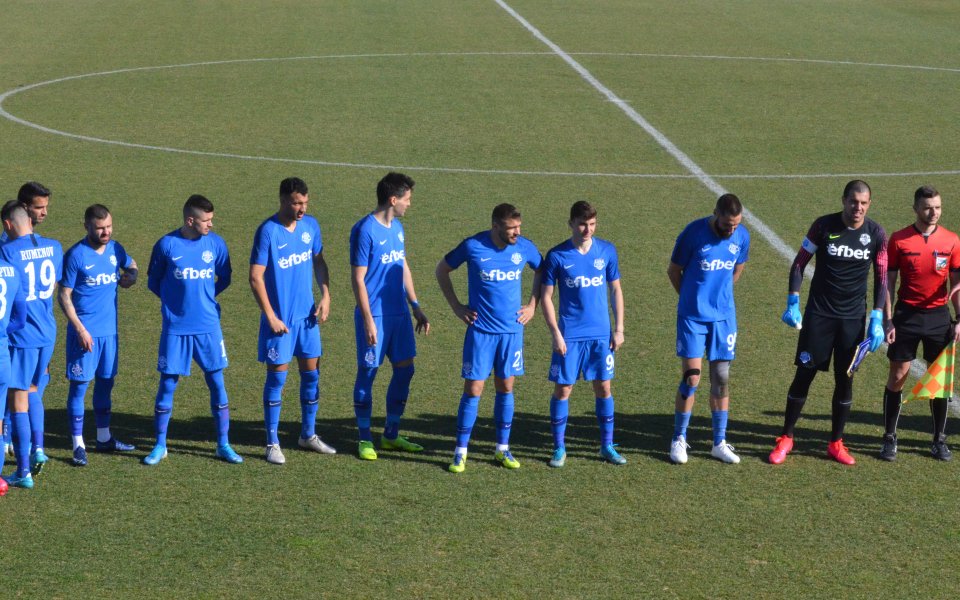 Досегашният треьнор на вратарите в Арда Стоян Колев се раздели