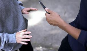 Белгиец наръга с нож мъж в корема пред басейн в София