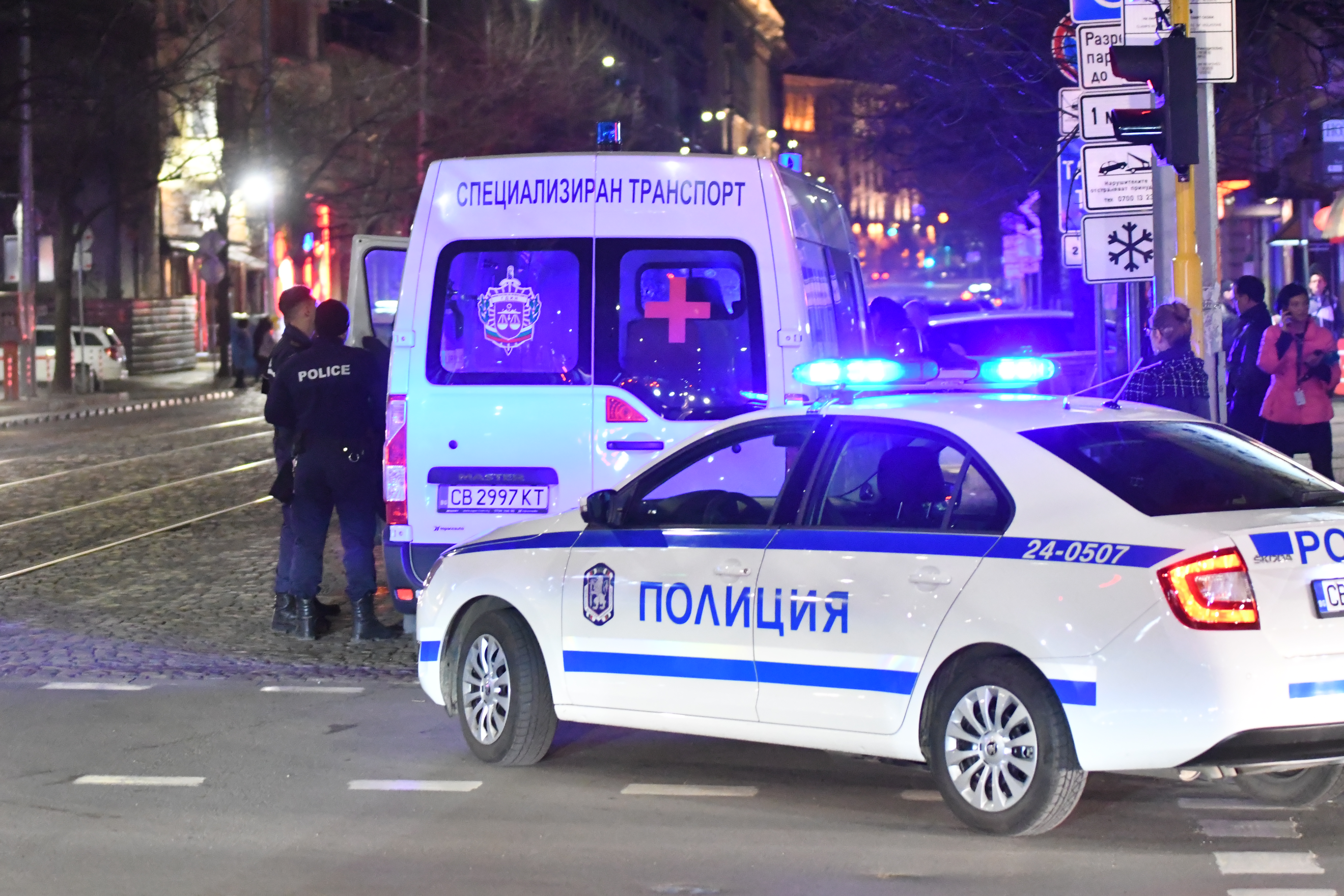 Линейка на Централния софийски затвор, с която са прибирани след делото в спецсъда Ветко и Маринела Арабаджиеви, е била ударена от такси на столичната улица "Раковски".