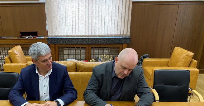 България Гешев подписа с КНСБ Меморандум за разбирателство и сътрудничество